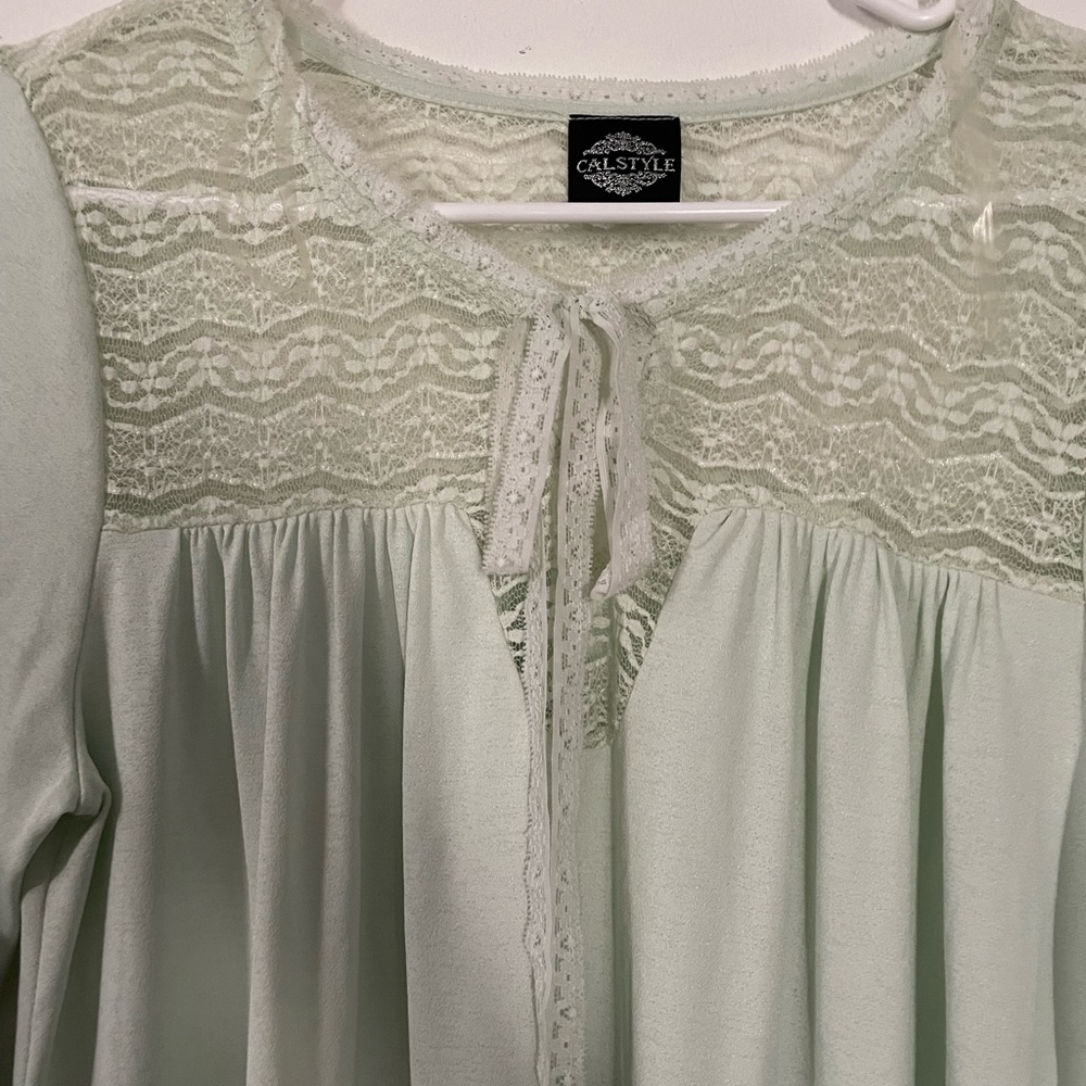 Woman Blouse - Picture 3 of 6